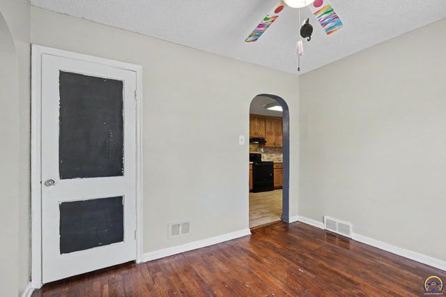 5131 SW Urish RD, Topeka, KS 66610