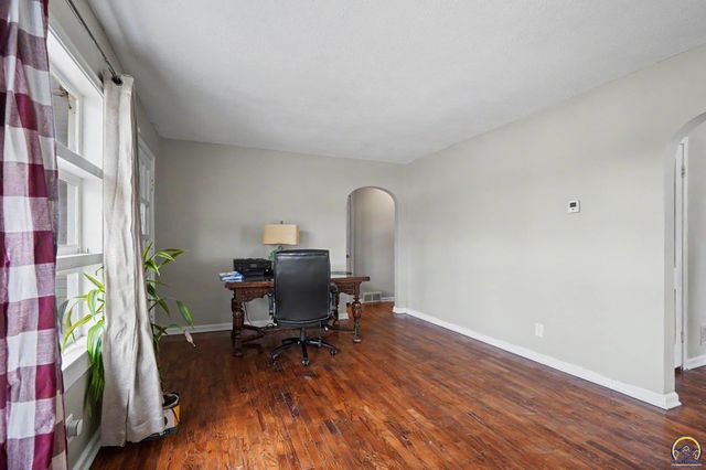 5131 SW Urish RD, Topeka, KS 66610