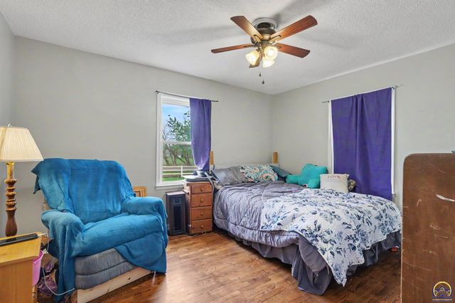 5131 SW Urish RD, Topeka, KS 66610