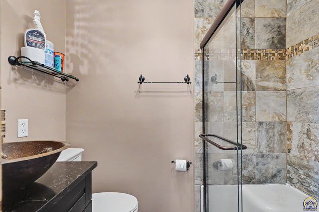 5131 SW Urish RD, Topeka, KS 66610