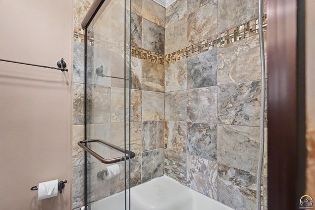 5131 SW Urish RD, Topeka, KS 66610