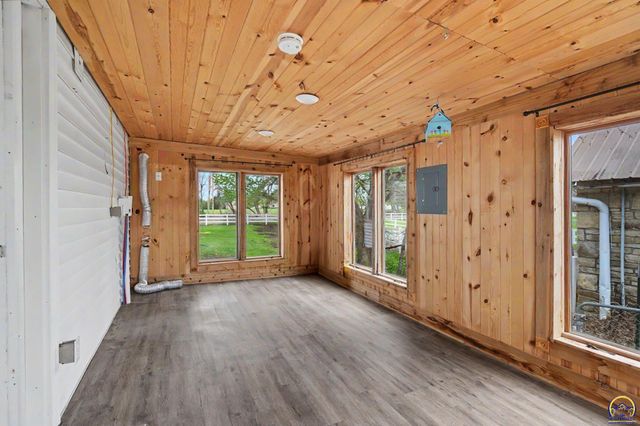 5131 SW Urish RD, Topeka, KS 66610