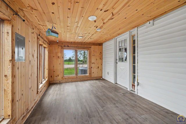 5131 SW Urish RD, Topeka, KS 66610