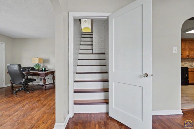 5131 SW Urish RD, Topeka, KS 66610