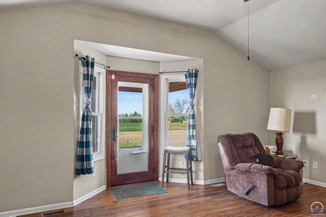 5131 SW Urish RD, Topeka, KS 66610