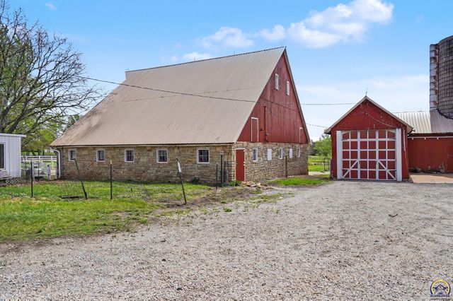 5131 SW Urish RD, Topeka, KS 66610