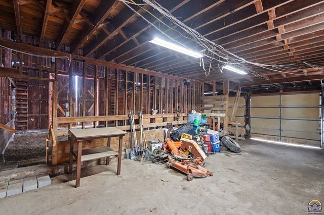 5131 SW Urish RD, Topeka, KS 66610