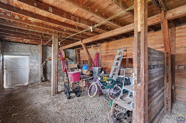 5131 SW Urish RD, Topeka, KS 66610