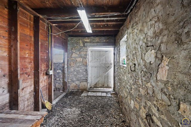 5131 SW Urish RD, Topeka, KS 66610