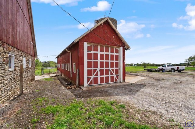 5131 SW Urish RD, Topeka, KS 66610