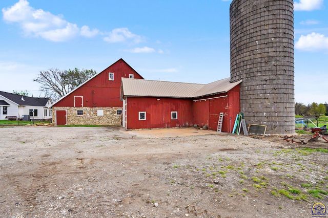 5131 SW Urish RD, Topeka, KS 66610