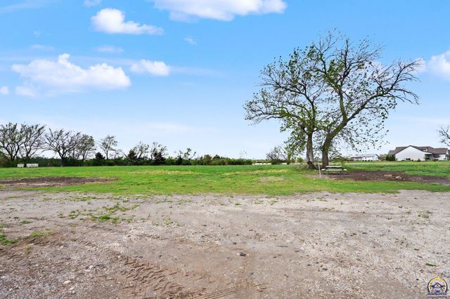 5131 SW Urish RD, Topeka, KS 66610