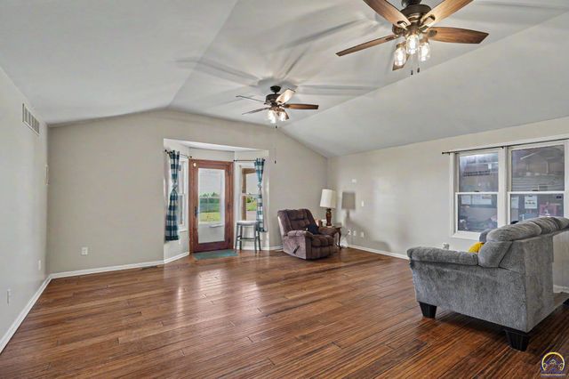 5131 SW Urish RD, Topeka, KS 66610