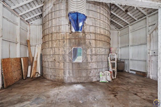 5131 SW Urish RD, Topeka, KS 66610