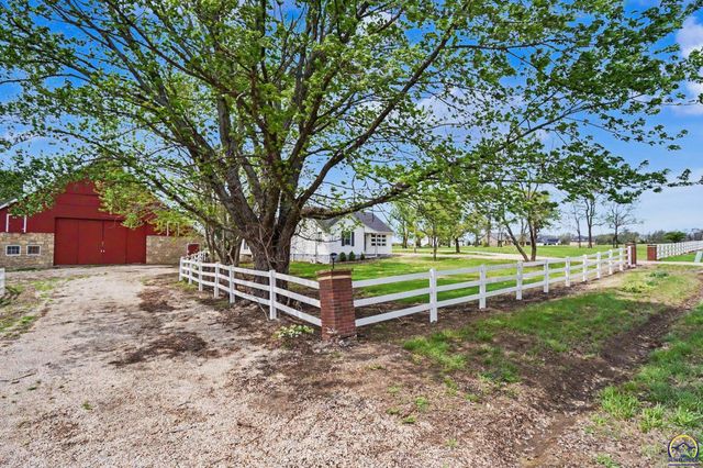 5131 SW Urish RD, Topeka, KS 66610