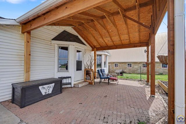 5131 SW Urish RD, Topeka, KS 66610