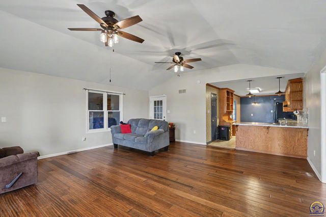 5131 SW Urish RD, Topeka, KS 66610