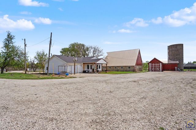 5131 SW Urish RD, Topeka, KS 66610