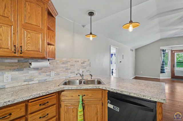 5131 SW Urish RD, Topeka, KS 66610