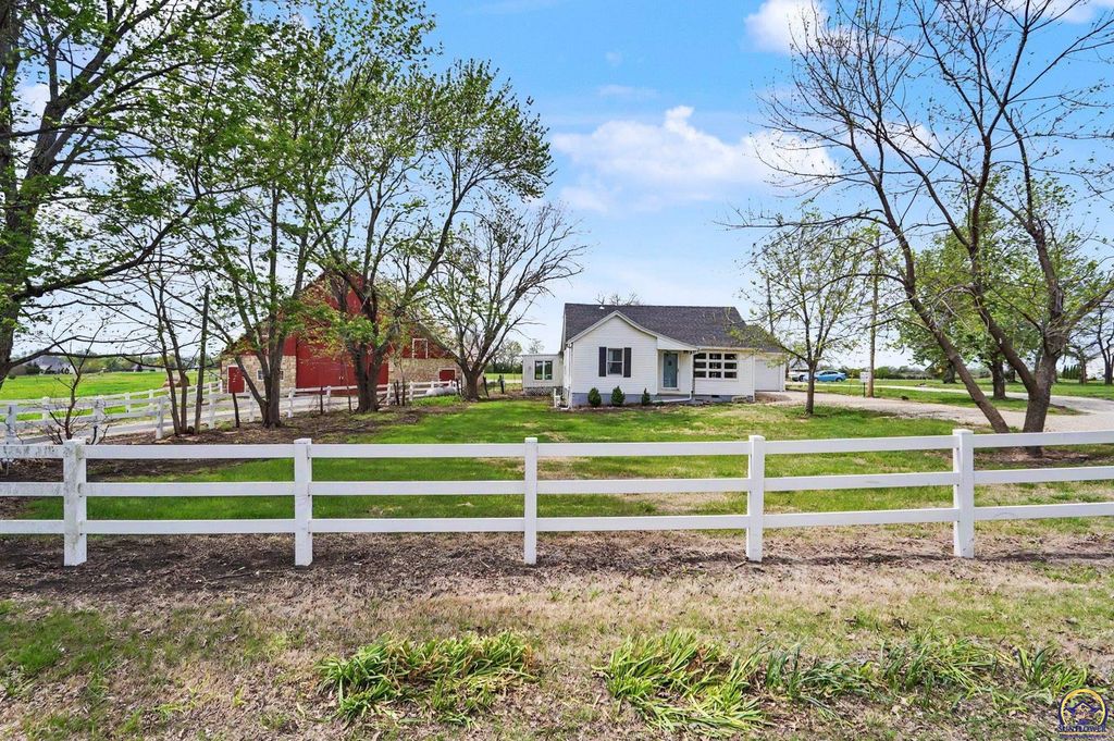 5131 SW Urish RD, Topeka, KS 66610