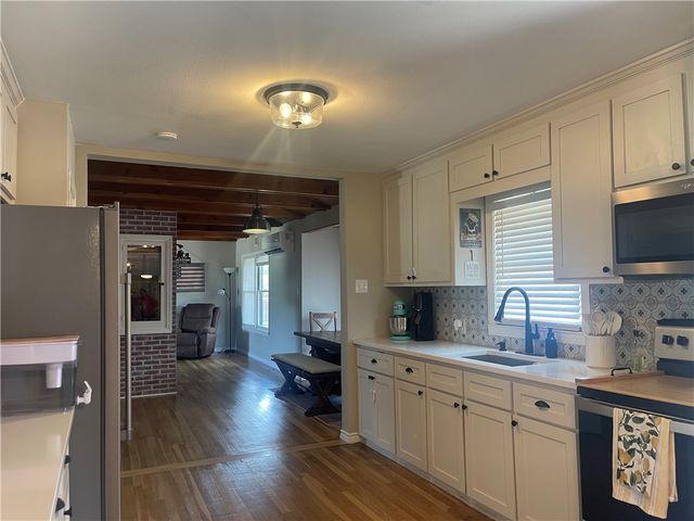 721 S 8th St, Kingsville, TX 78363