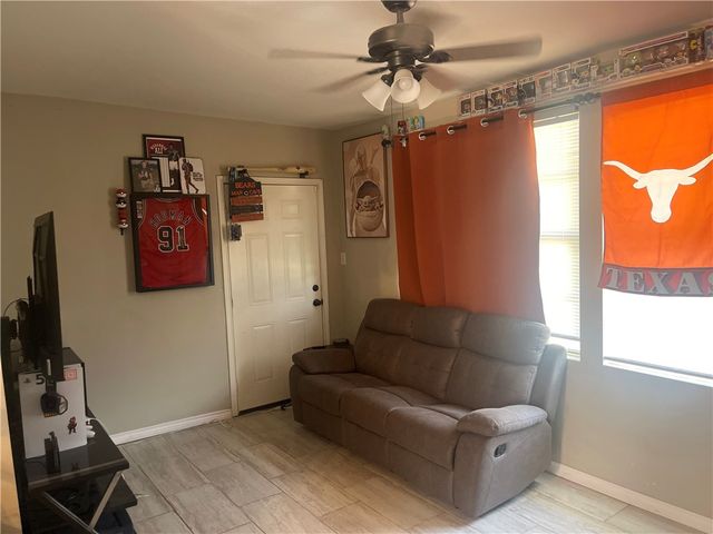 721 S 8th St, Kingsville, TX 78363