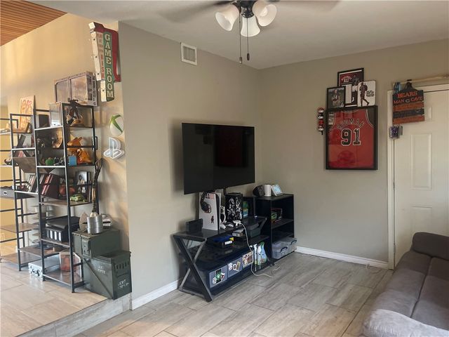 721 S 8th St, Kingsville, TX 78363