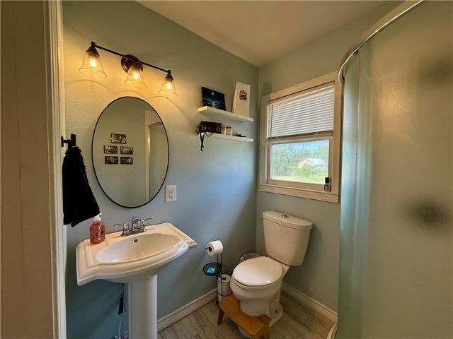 721 S 8th St, Kingsville, TX 78363