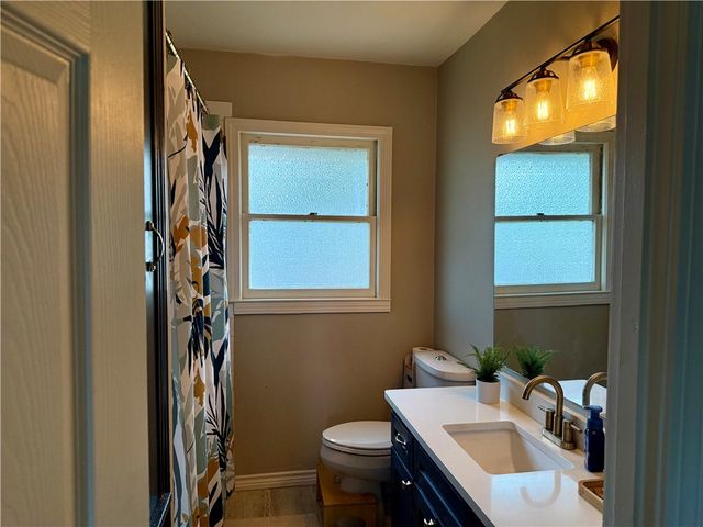 721 S 8th St, Kingsville, TX 78363