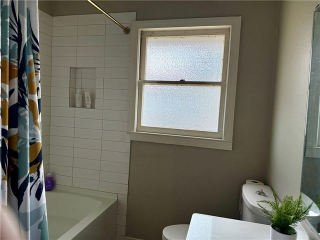 721 S 8th St, Kingsville, TX 78363