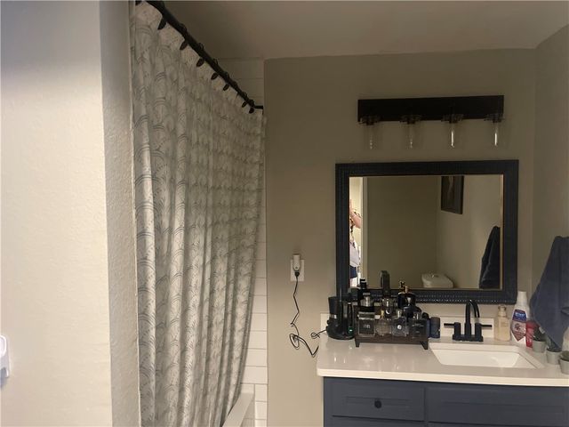 721 S 8th St, Kingsville, TX 78363