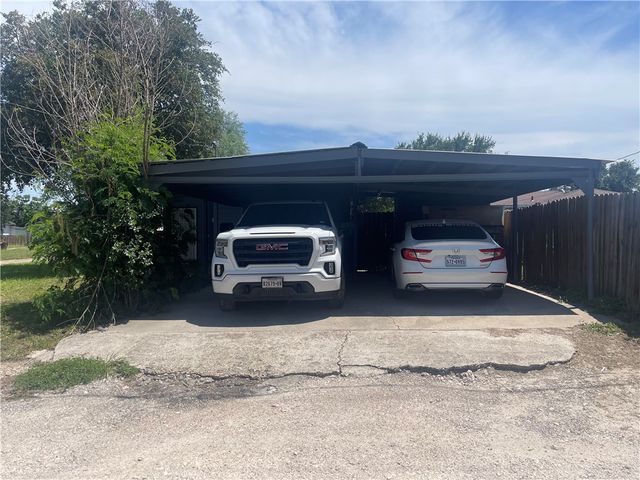 721 S 8th St, Kingsville, TX 78363