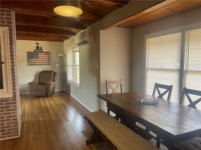 721 S 8th St, Kingsville, TX 78363