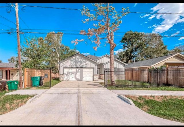 4633 Larkspur Street, Houston, TX 77051