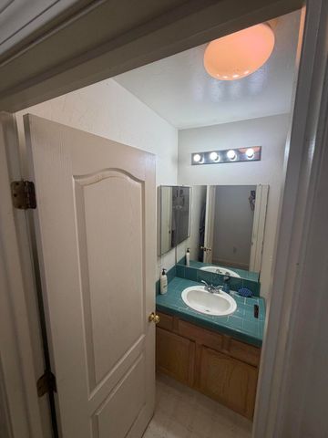 1364 W Date Avenue, Porterville, CA 93257