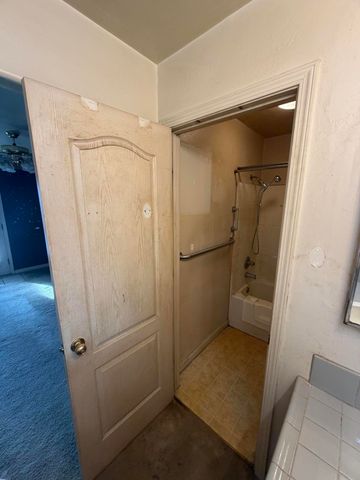 1364 W Date Avenue, Porterville, CA 93257