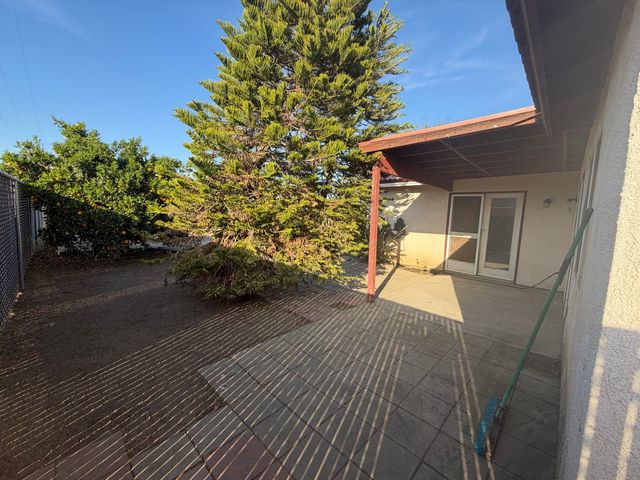 1364 W Date Avenue, Porterville, CA 93257