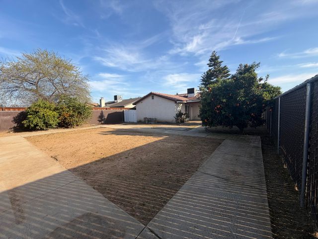 1364 W Date Avenue, Porterville, CA 93257