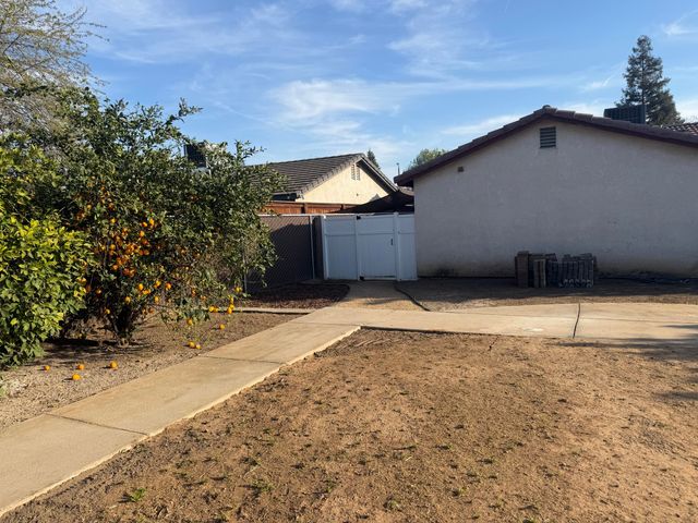 1364 W Date Avenue, Porterville, CA 93257