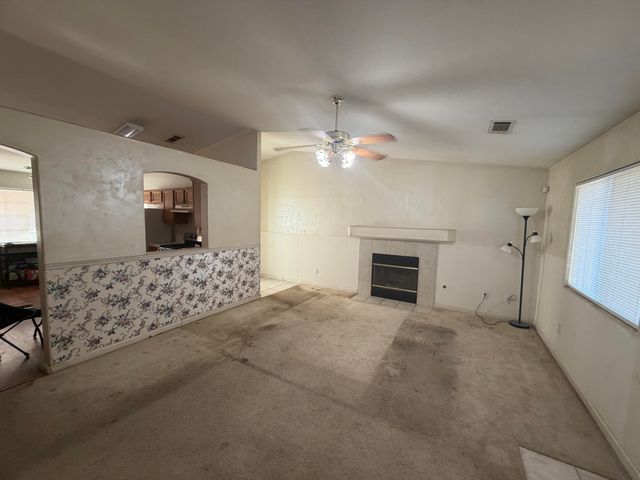 1364 W Date Avenue, Porterville, CA 93257