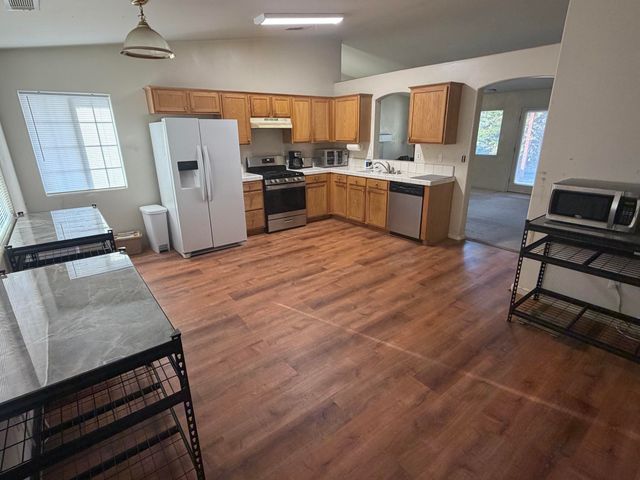 1364 W Date Avenue, Porterville, CA 93257