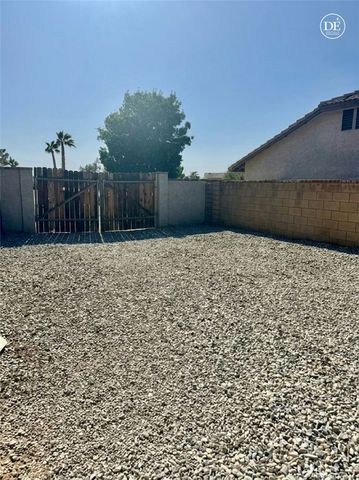 13375 Rincon Rd, Apple Valley, CA 92308