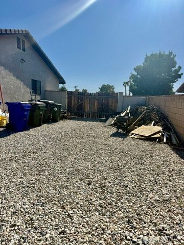 13375 Rincon Rd, Apple Valley, CA 92308