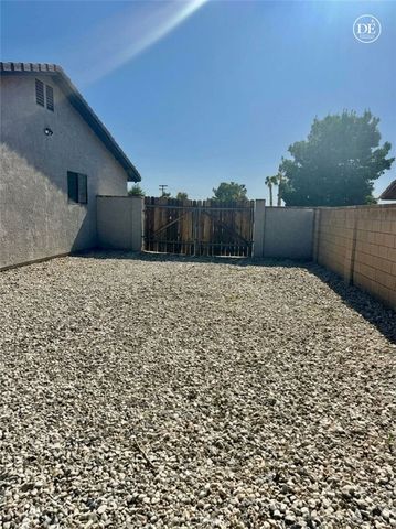 13375 Rincon Rd, Apple Valley, CA 92308