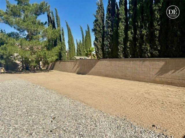 13375 Rincon Rd, Apple Valley, CA 92308
