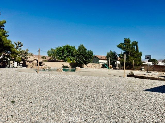 13375 Rincon Rd, Apple Valley, CA 92308