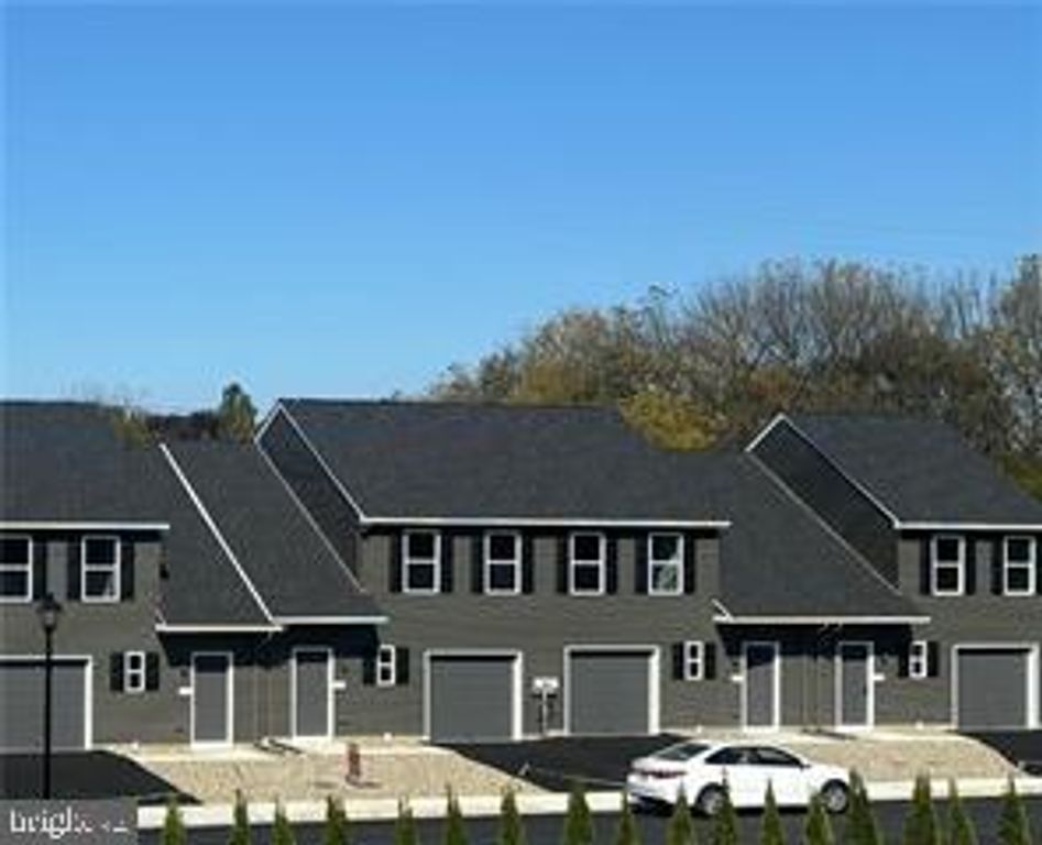 665 SIPOS DR, Northampton, PA 18067