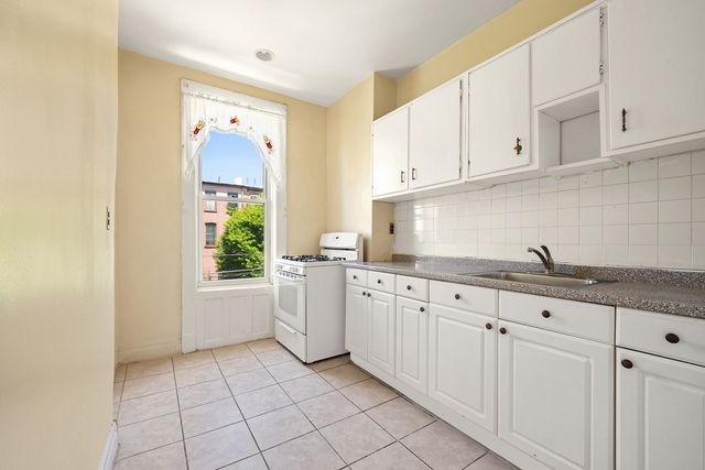 567 LEXINGTON Avenue, New York City, NY 11221