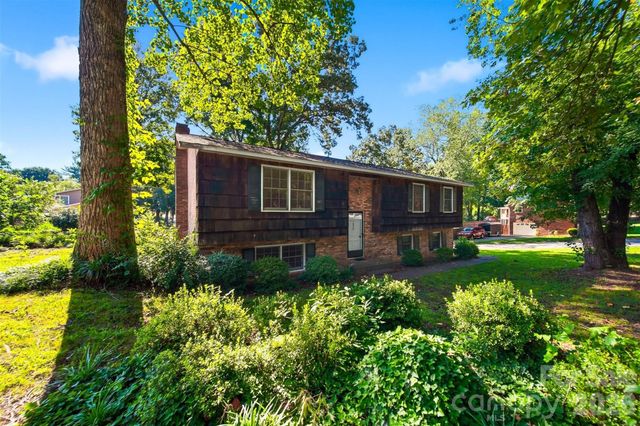1650 12th Street Drive NW, Hickory, NC 28601