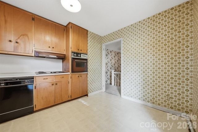 1650 12th Street Drive NW, Hickory, NC 28601
